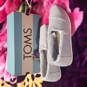NWT 9.5 Women size TOMS